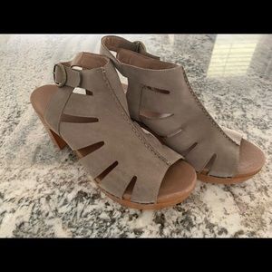 💥 HOT SALE! 💥Dansko Demetra Ankle Bootie SZ 42